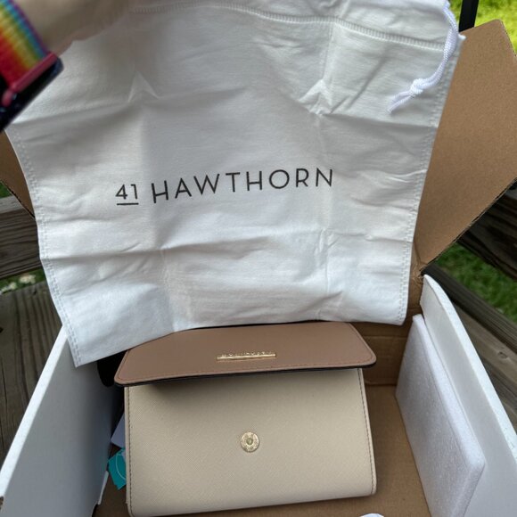 41 Hawthorn Jasmine Wallet Crossbody in Beige - Picture 6 of 8